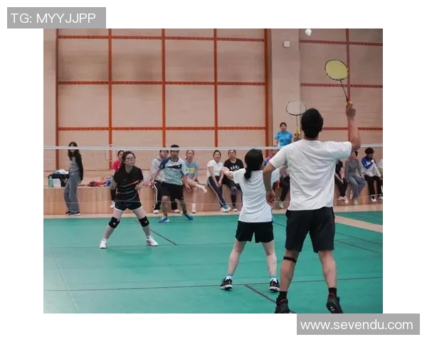 深圳羽毛球队总决赛精彩配合展现团队精神与默契之美