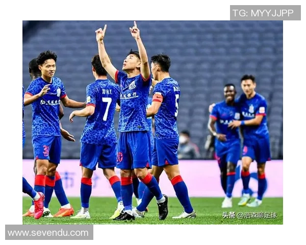 上海足球队在联赛中的意识表现分析与未来展望 上海足球队在联赛中的意识表现分析与未来展望